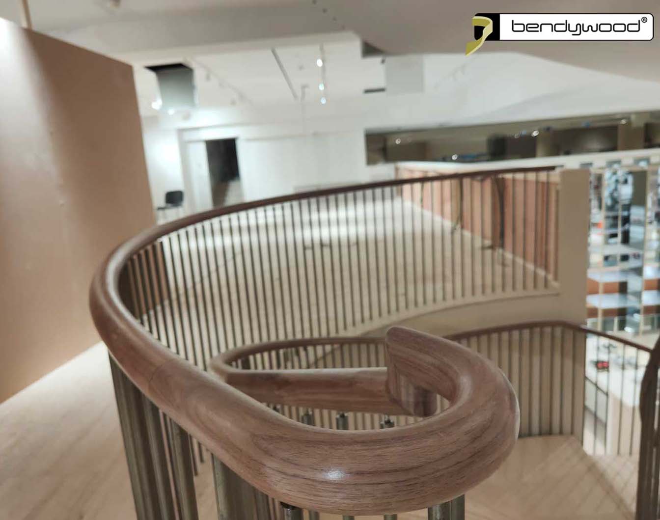 Bending wood Bendywood® - shop fittings with bending mouldings in oak